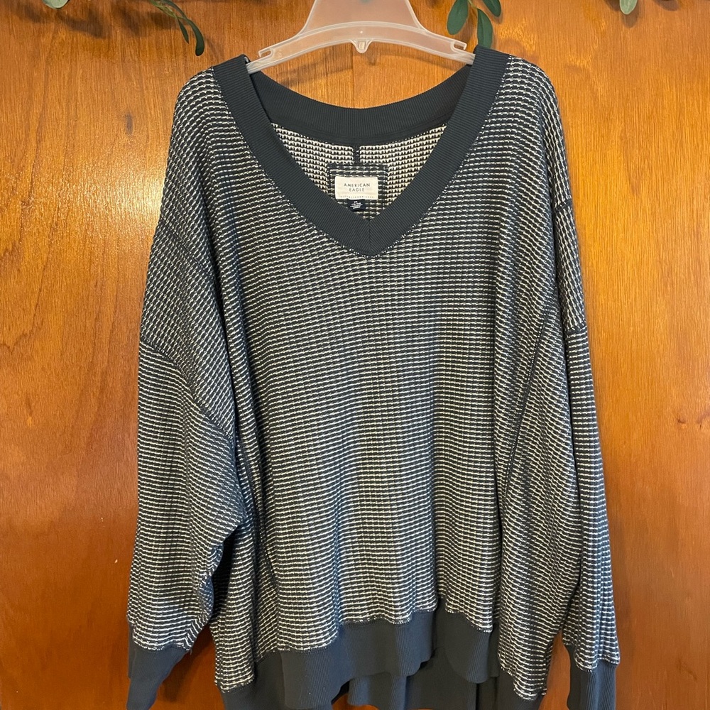 American Eagle Outfitters Navy and White V-Neck Oversized Sweater